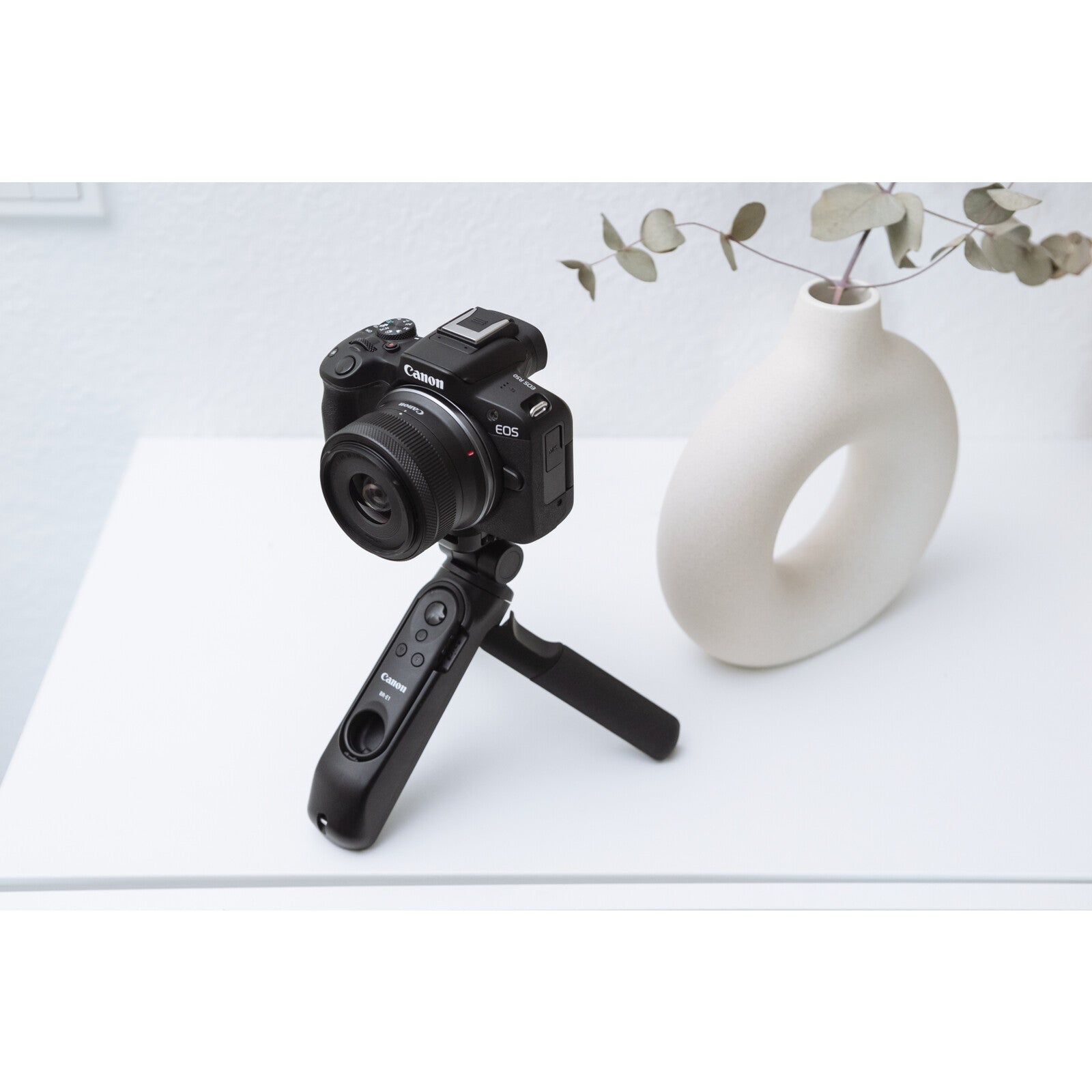 Canon EOS R50 (Black) + RF-S 18-45mm IS STM Creator Kit