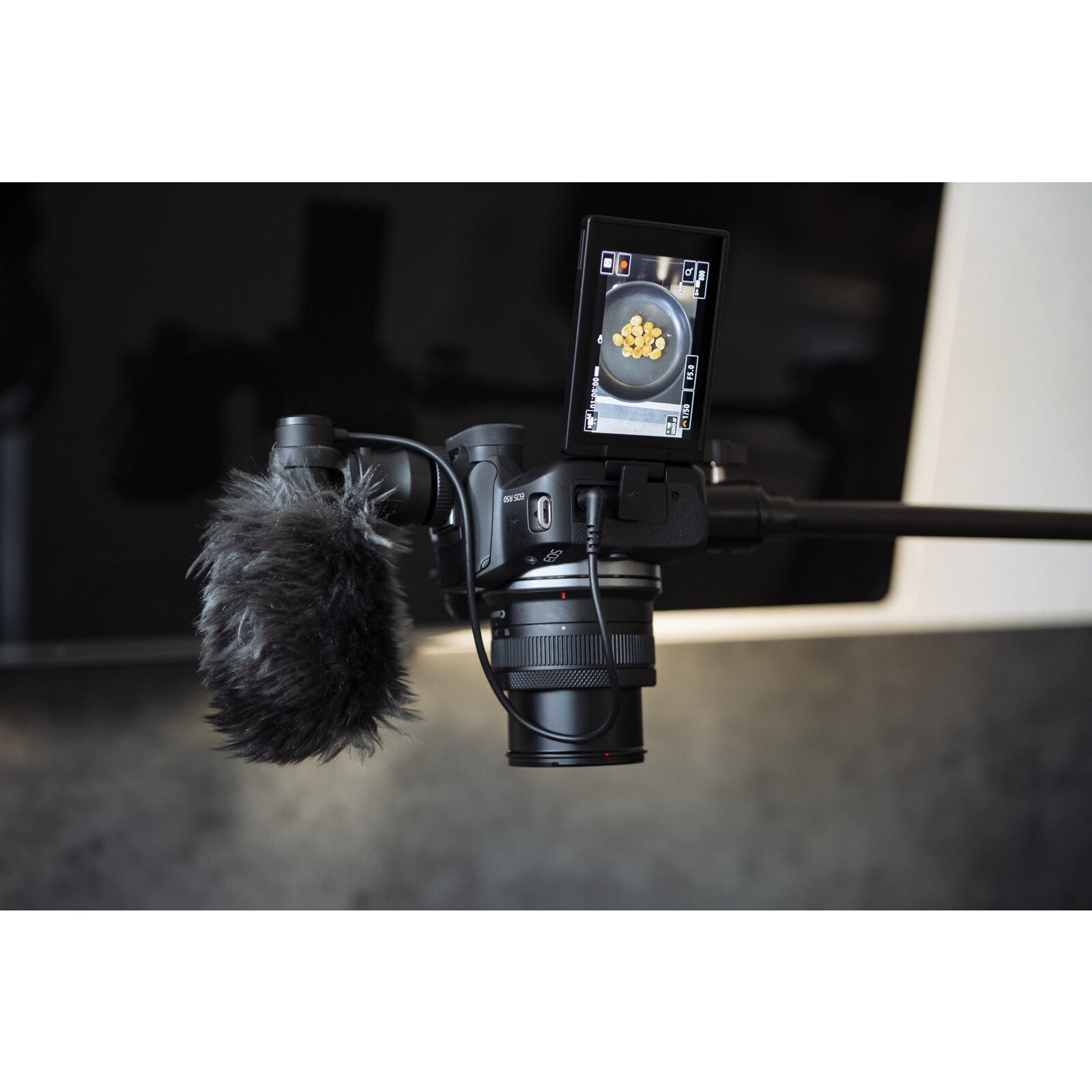 Canon EOS R50 (Black) + RF-S 18-45mm IS STM Creator Kit